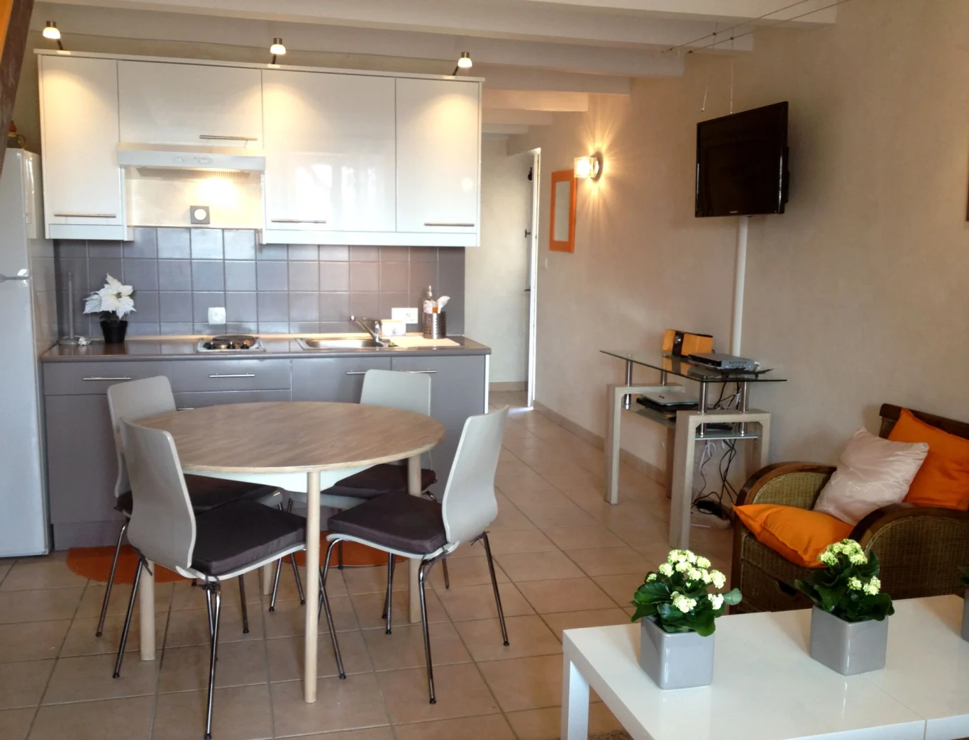 Cuisine ouverte sur un salon convivial Cuisine ouverte sur un salon convivial