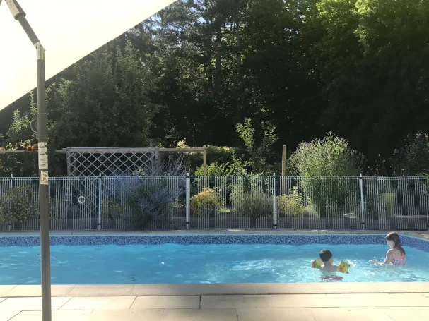 La piscine, entrée progressive pour les enfants La piscine, entrée progressive pour les enfants